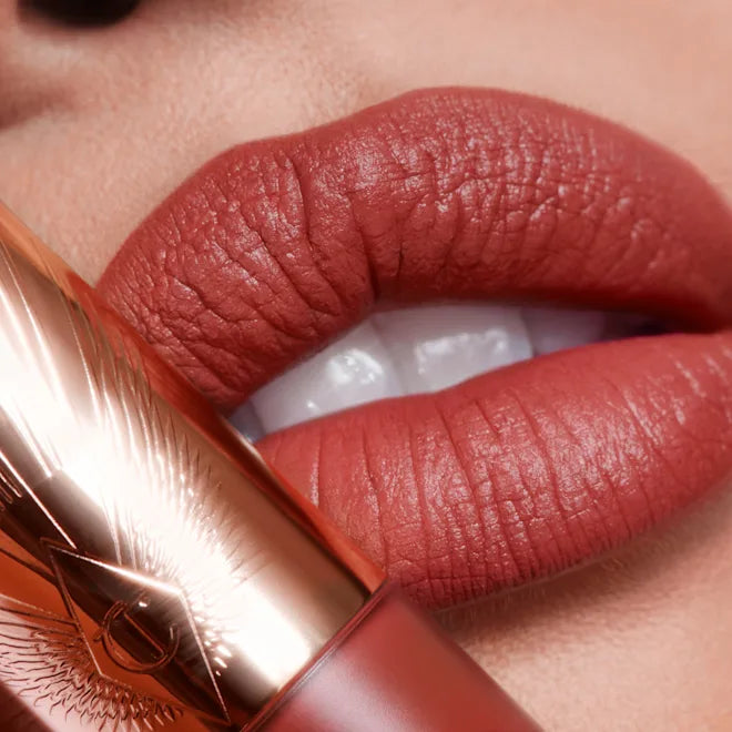 CHARLOTTE TILBURY Airbrush Flawless Lip Blur